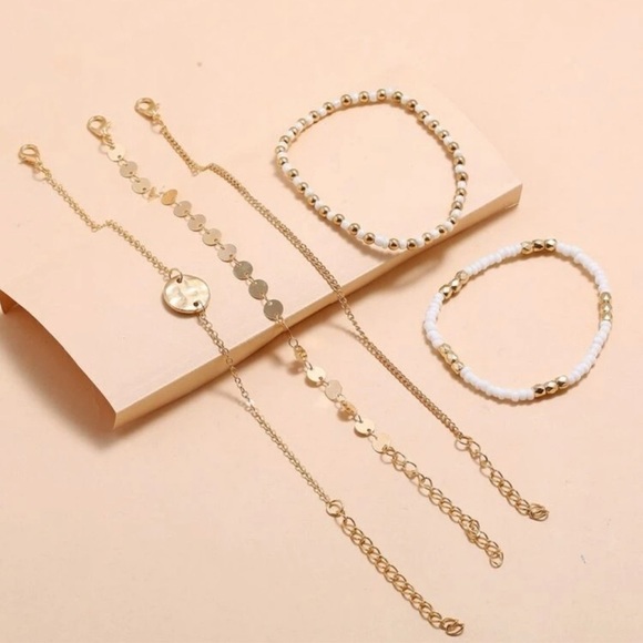 🔴5 Piece Boho Style Beaded White,Gold, & Pearl Bracelets-Perfect Stackable Set​ - Picture 2 of 3